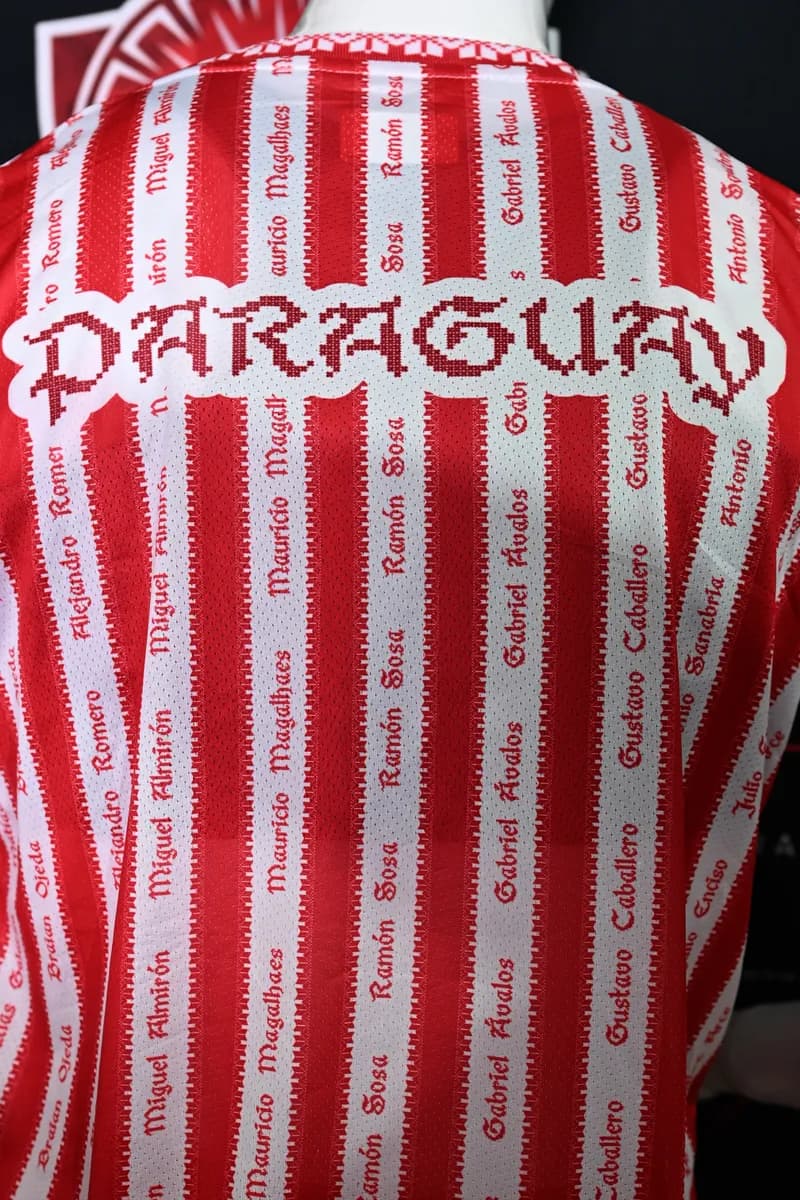 Camiseta personalizada con nombres del equipo